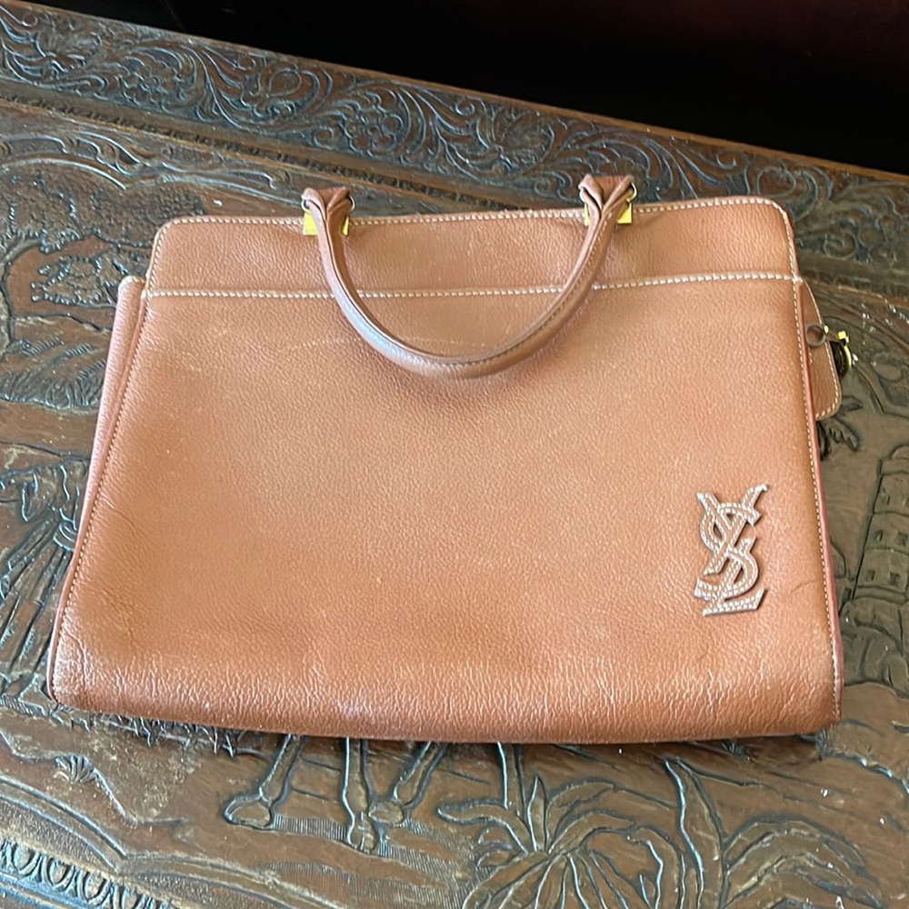 This handbag is perfect for a iPad or a small apple computer.